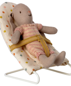 Alternative view of Babysitter, Micro